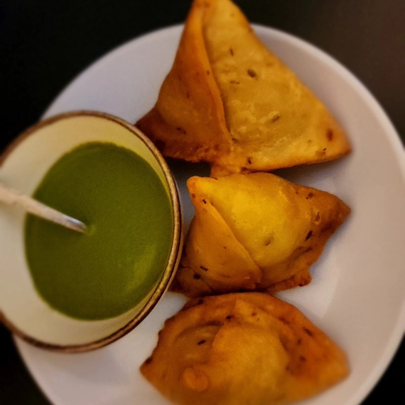 Aloo Mutter Samosa (4 Adet)